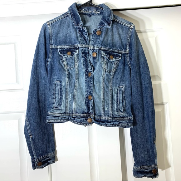 American Eagle “medium wash” slightly distressed jean jacket, size medium - Picture 3 of 7